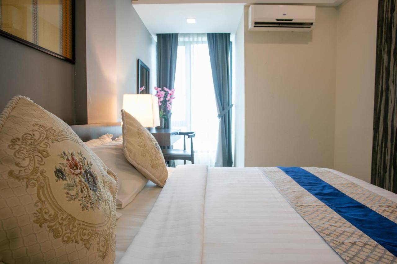 Sky Hotel Kota Kinabalu Exterior photo
