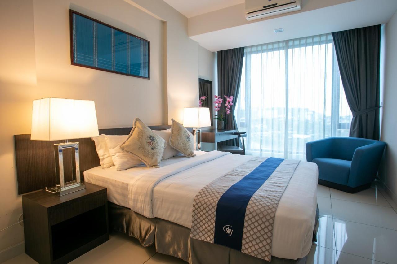 Sky Hotel Kota Kinabalu Exterior photo